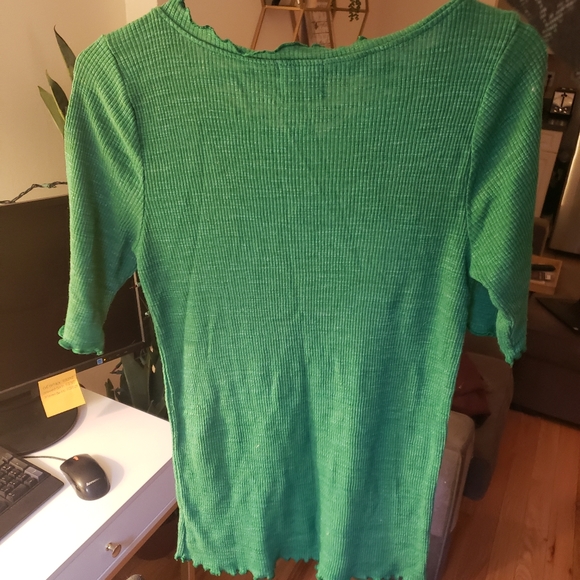 Kelly Green Ribbed Knit Tee - Picture 3 of 5